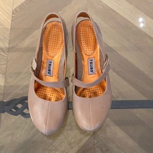 Tsubo leather shoes